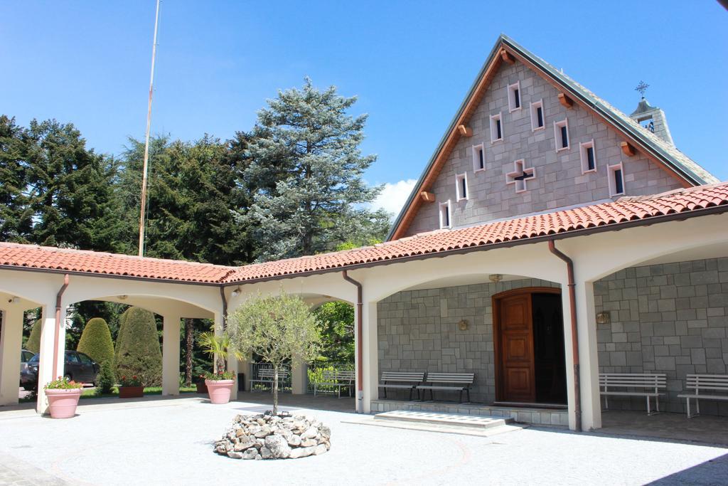 فندق Centro Di Spiritualita Maria Candida Armeno المظهر الخارجي الصورة