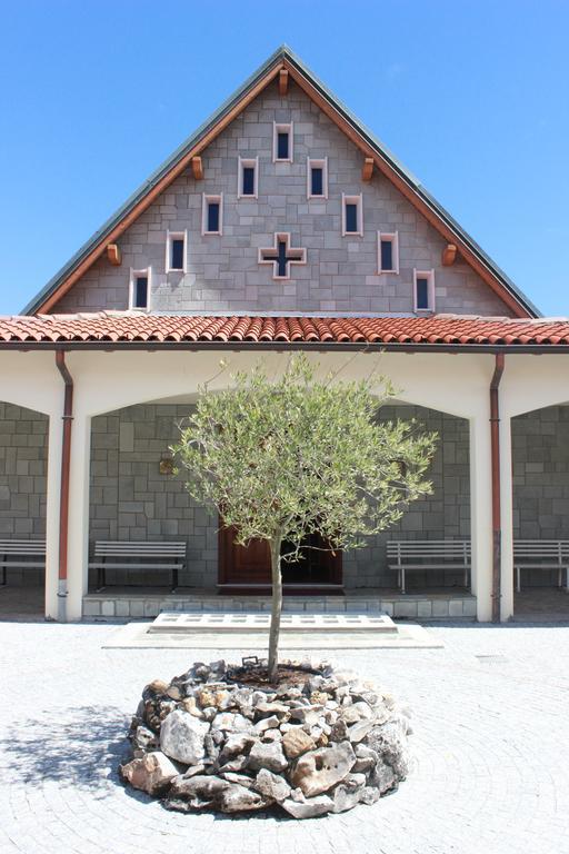 فندق Centro Di Spiritualita Maria Candida Armeno المظهر الخارجي الصورة